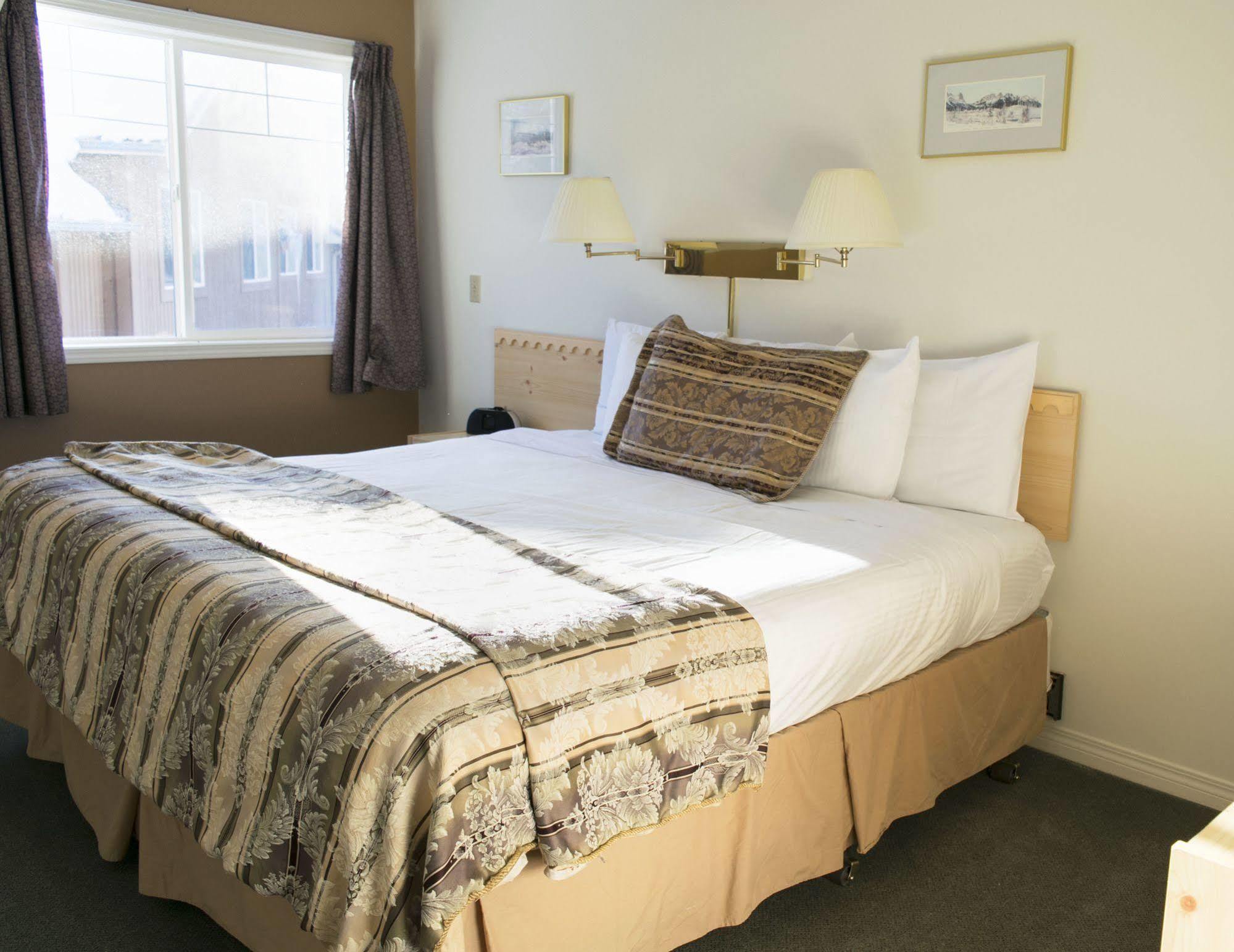 Banff Boundary Lodge Кенмор Екстер'єр фото