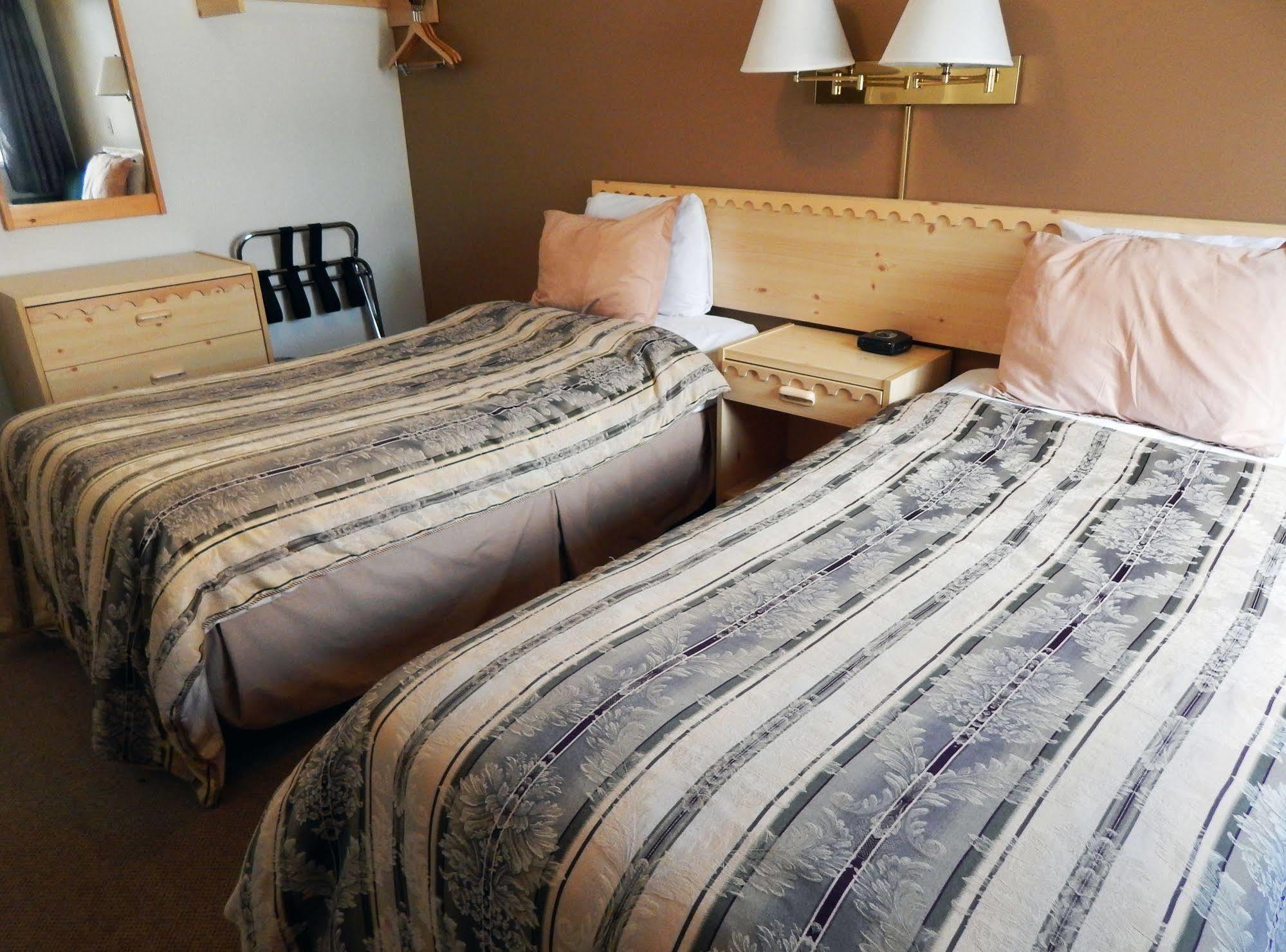 Banff Boundary Lodge Кенмор Екстер'єр фото