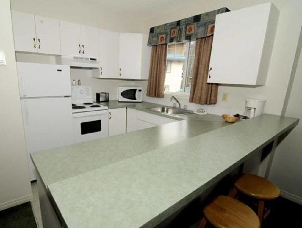 Banff Boundary Lodge Кенмор Екстер'єр фото