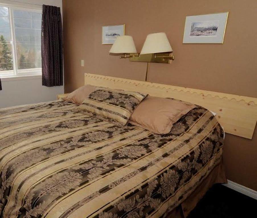 Banff Boundary Lodge Кенмор Екстер'єр фото