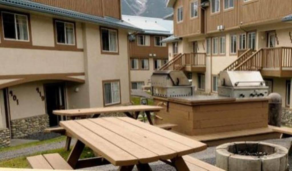 Banff Boundary Lodge Кенмор Екстер'єр фото